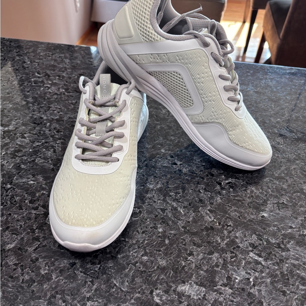 Vionic Women's Light Cream and White Sneakers